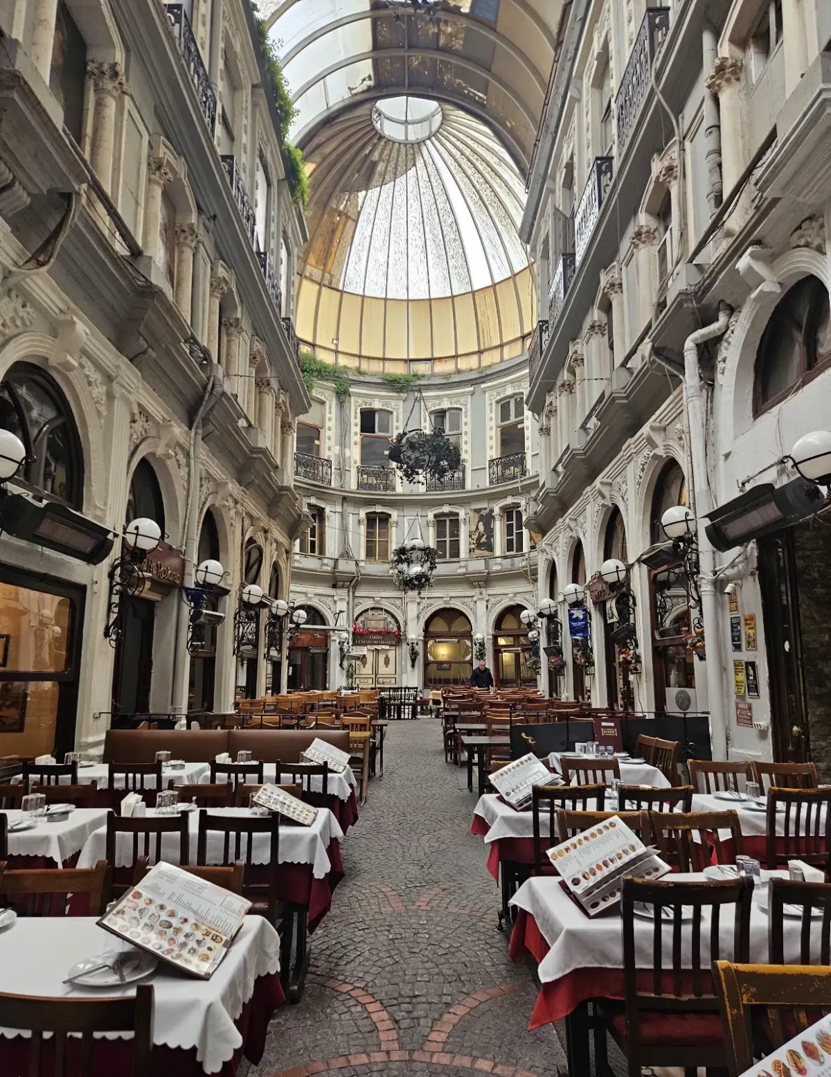 Çiçek Pasajı - İstanbul'un Neşeli Kalbi