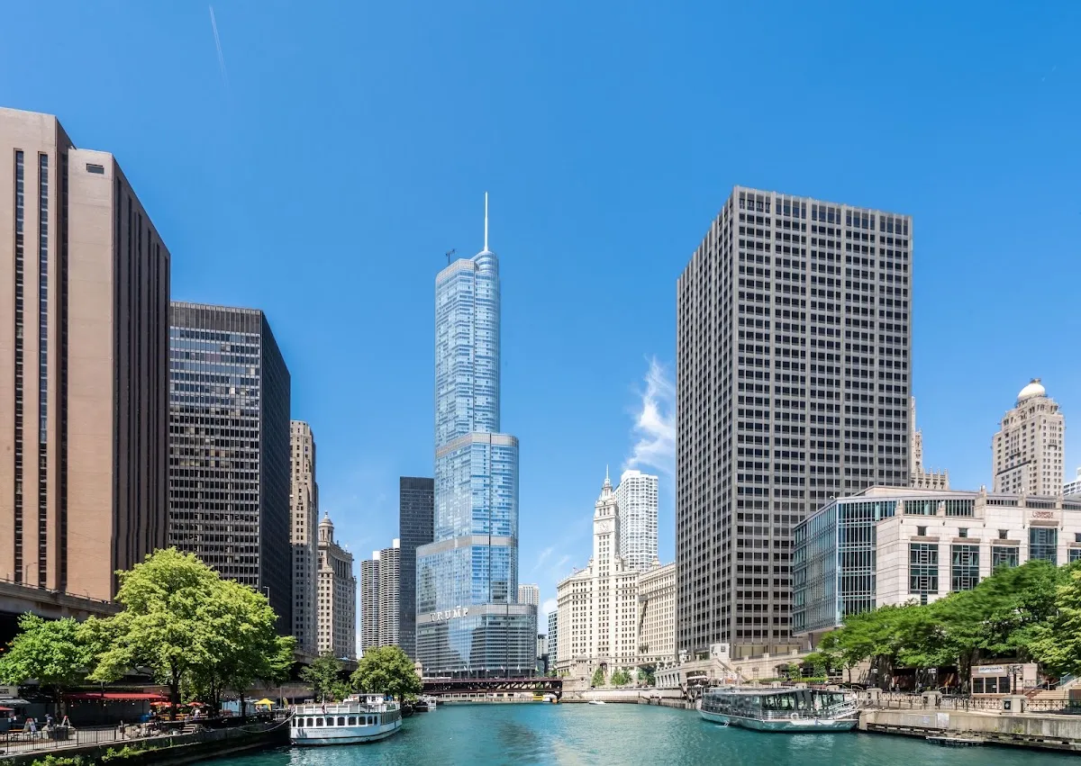 Chicago Riverwalk - Şehir Hayatının Kalbi