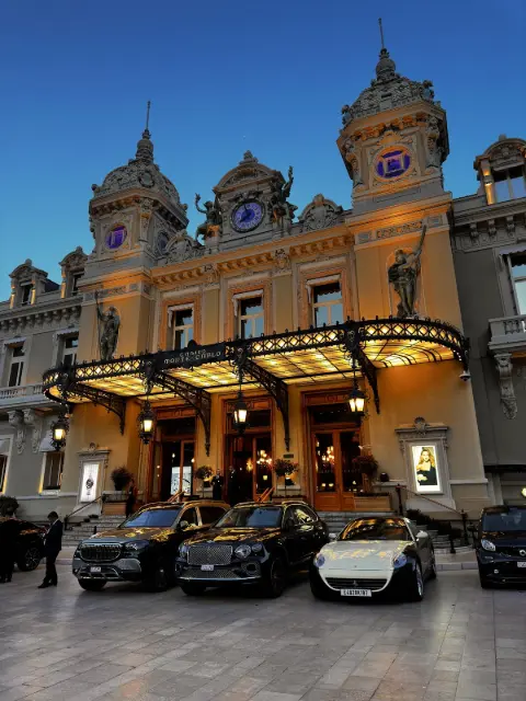 Casino Meydanı: Monaco'nun Görkemli Kalbi