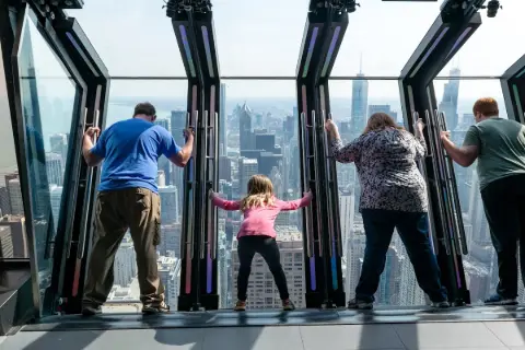 360 CHICAGO - Chicago'nun En Yüksek Gözlem Noktasından Şehrin Efsanevi Manzarasını Keşfedin